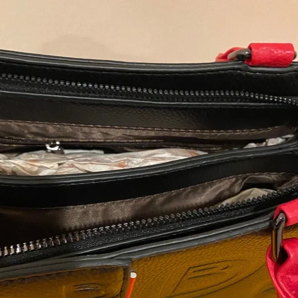 Black and Red Women's Handbag - Picture 3 of 9